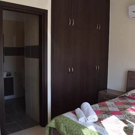 Zephyros Daire Mandria (Paphos)