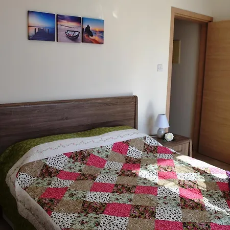 Zephyros Daire Mandria (Paphos)